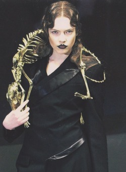 dinnerwithannawintour:Marleen Berkova at Alexander McQueen Fall