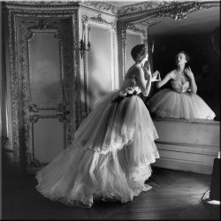 wehadfacesthen:Christian Dior ball gown, 1940s, photo by Louise