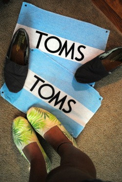 heckyeahtoms:  I love my TOMS (: http://im-a-dreamer-for-sure.tumblr.com/