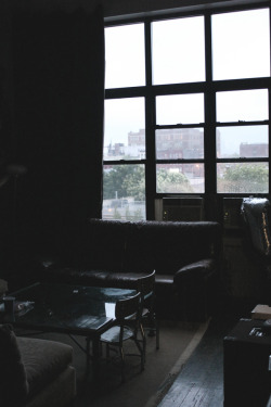 mauriziofiorino:  MY LIVING ROOM AT 6AM.  look so calm….and