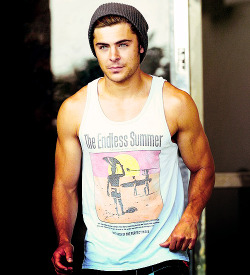 young-wildd-n-free:  OMGOMGOMGOMGOMGOMG. hottest man alive. OMG