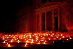 das-grablied:  Al Khazneh lit by candlelight in Petra, Jordan