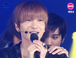 parkjungsu:  Sungmin creeping behind Teuk lol 