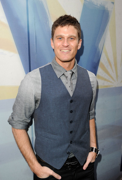 geeky-is-sexy:  xmistresstitaniax:  This show does bad things to my hormones. I don’t actually game, I just watch for all the other geek news and interviews. But for Kevin Pereira and Alison Haislip, then maybe I could learn.  How I miss them :( 