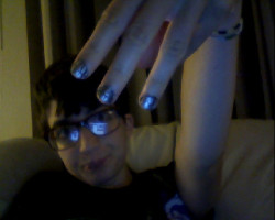 I painted my nails with silver texture whooo.