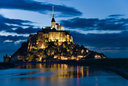 skeletales:  Mont Saint-Michel at Dusk (by Yann Le Biannic [offline])