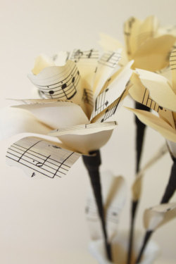 waneloweddings:  (via Upcycled Sheet Music Paper Flowers by mrgnome