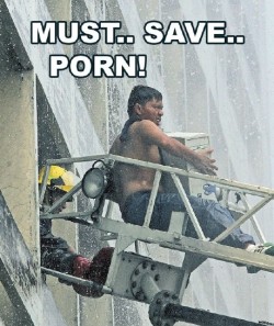 epic4chan:  epic nsfw:  must.. save.. porn!  画   m