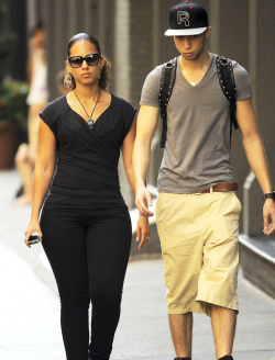 fuckyeahfamousblackgirls:  Alicia Keys and her brother.  Her