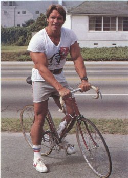 strongblrslinger:  Arnold running a different cycle as usual