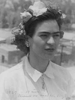lauramcphee:  Frida, 1927 via bellecs 