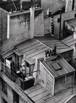 luzfosca:  André Kertész Quartier Latin, Paris, 1926 From his