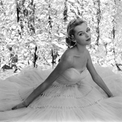 yehyehgrace:   “Gleason Girls” Photographed by Lisa Larsen