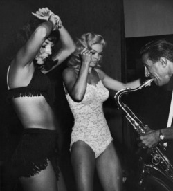 youngmistergrace:  Candy Barr tutors a young Joan Collins on how to dance to jazzy saxophone music, in preparation for Collins&rsquo; role as a showgirl in the 1960 film: &ldquo;SEVEN THIEVES&rdquo;.. 