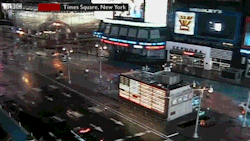 younopoo:  gifmovie:  Empty Times Square ahead of hurricane Irene,