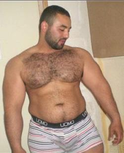 bboylover:  Thick, stocky, and just right!