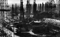 melisaki:  Signal Hill, California photo by Andreas Feininger