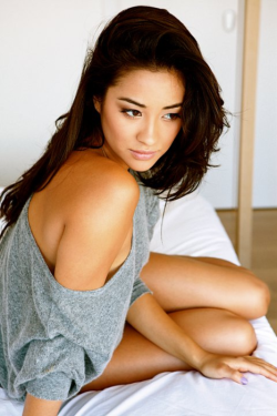  Shay Mitchell :) 