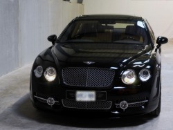 thefancyliving:  Taking a drive in my world. Dad’s new Bentley.