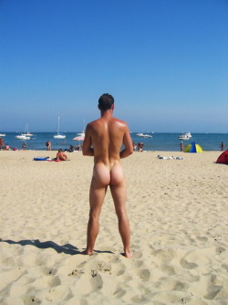 Butt on the Beach  [ #gayporn #gay #porn #butt #ass #nudebeach