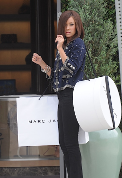 ax-is:  i love you lauren conrad, and marc jacobs. 