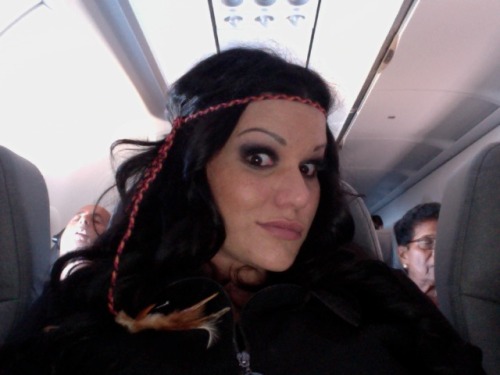 Sharing some of the pics of me o the plane on my way to NY…. Algunas fotos de cuando estaba viajando a NY en el avion, bien aburrida