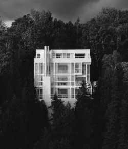 simplypi:  Douglas House by Richard Meier in Harbor Springs,