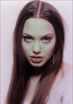 sabrinanelliejuarez:  lavieenrose—:  Angelina Jolie by Lionel