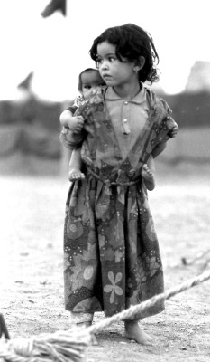 danceswithfaeriesunderthemoon:  Young Moroccan girl carrying