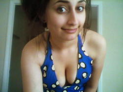 intangiblenymph:  lookin scrubby in my bathing suit 