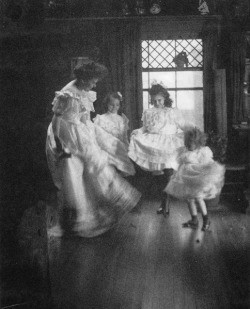 feuille-d-automne:  The Dance by Gertrude Käsebier , ca 1905