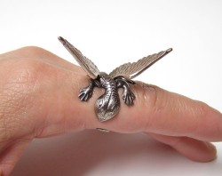 bathoryelf:  nasmadie:  Steampunk Dragon Ring, dragon body wrap