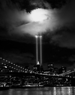 puckbox:  9-11 Tribute in Lights 2010  (by KzAkabueze - ONEin12)