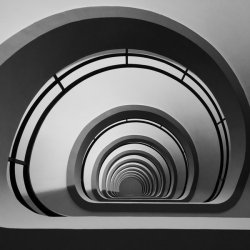 black-and-white:  vertigo | by bittersweetvenom 