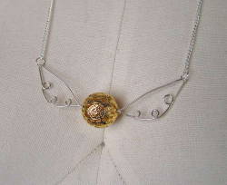 truebluemeandyou:  DIY Golden Snitch Necklace. Tutorial by jessyratfink at