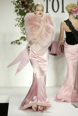 ultraglamourluxe: Awesome pink gown & fox fur stole, i love