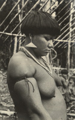 anthropologica:  anthropologica:  Mujer yekuana con corte totuma