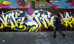 albotas:  Daily Graffiti: Frieza Graffiti Spotted in Paris Since