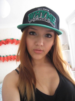 curiosityisakiller:  OOOO new snapback thanks to a uni buddy!