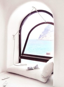 eyesofwastedyouth:  oh how i want to sit there and just look