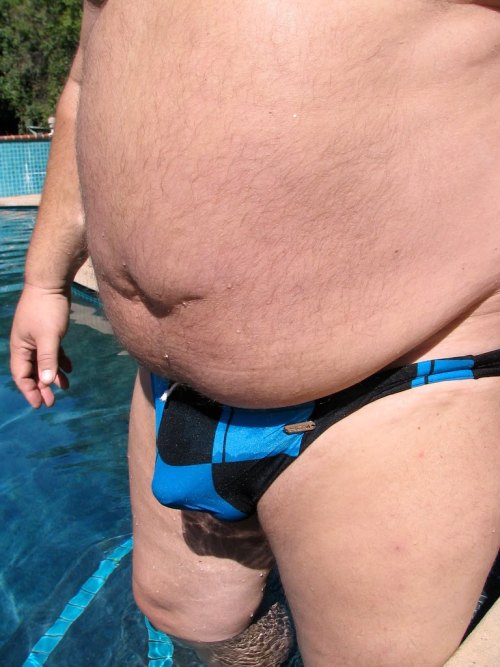 speedochubby:  Blue Harlequin http://4.bp.blogspot.com/_Bmu7HfMhWGU/TESbXrdnPTI/AAAAAAAAK9g/ZOjdqPiF_9E/s1600/Rainbow Speedo-106.JPG por BurlyInTheBay-738144.jpg http://2.bp.blogspot.com/_Bmu7HfMhWGU/TESbYV-m2wI/AAAAAAAAK9w/Zg6hFp9wmZw/s1600/Rainbow Speed