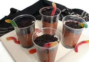 zehypocriticaloath:  deadautumnleaves:  Dirt pudding :9   *Staring at it, craving it*  I made these with my mother in 4th grade for my birthday instad of cupcakes. We also made sand cups, which is the same thing only with Sandies cookies. Hnnggg, want