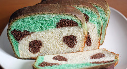 thecakebar:  Panda Bread! I think we’ve all gone a lil panda