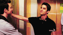 massromanticfool:  riddlemetom:  Blaine is obviously not wearing