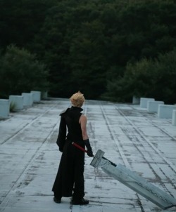 strife-cloud:  snixxy:   Kaname as Cloud.   Awesome cosplay.