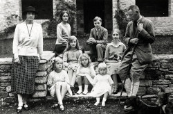 goldenlocket:  The Mitford family 