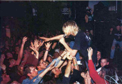  09/28/1991, Kurt’s guitar broke and he ended up in the audience
