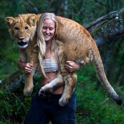 stfurodrigo:   Tamblyn Williams carries six-month-old lion cub