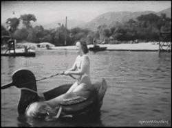 olivia-deh:  wutheringeyre:   Olivia De HavillandOn a duck boat
