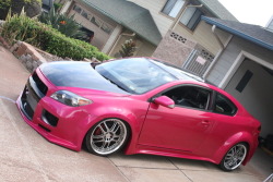 why screw up such a pretty car by making it hot pink.. that body